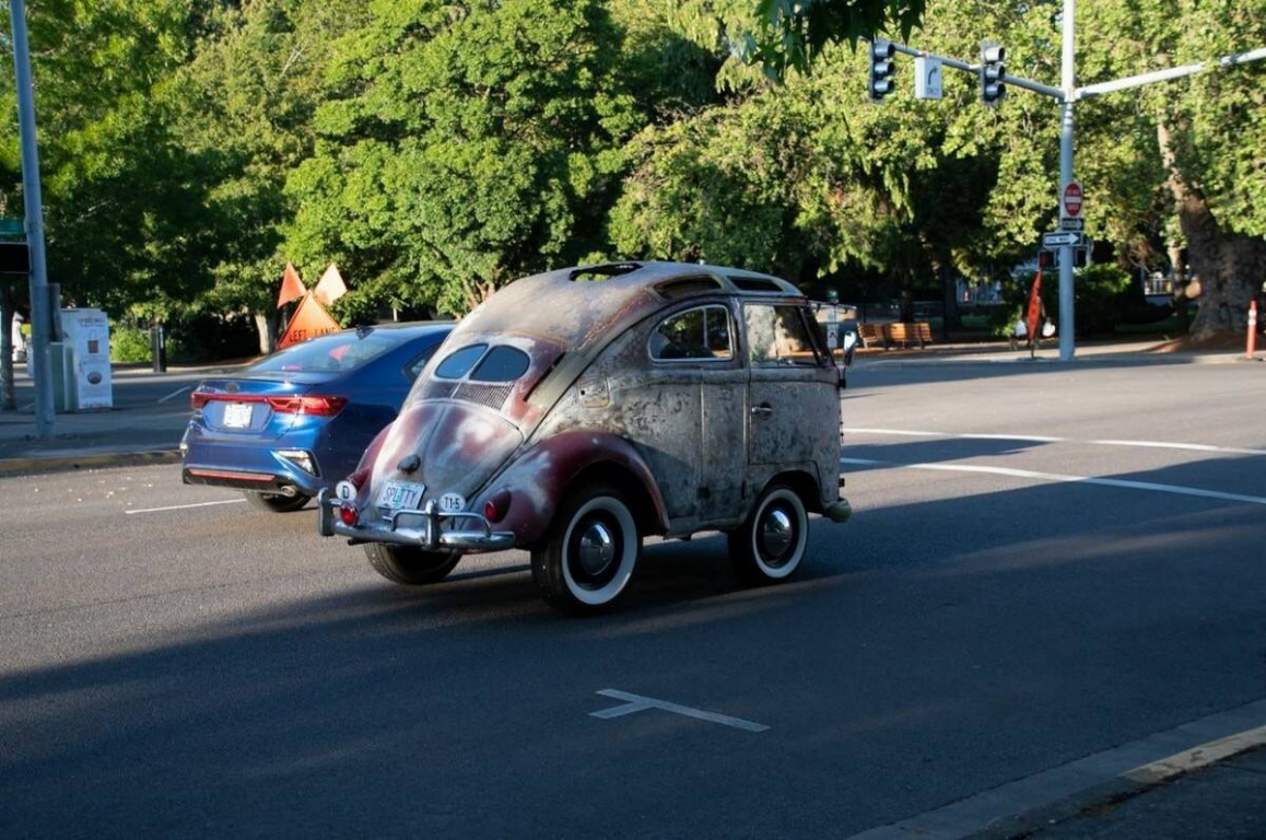 all_sorts_of_crazy_vehicles_are_here_43[1].jpg