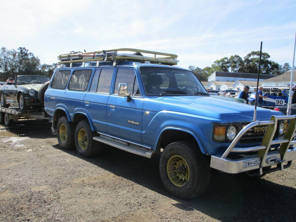 all_sorts_of_crazy_vehicles_are_here_53[1].jpg