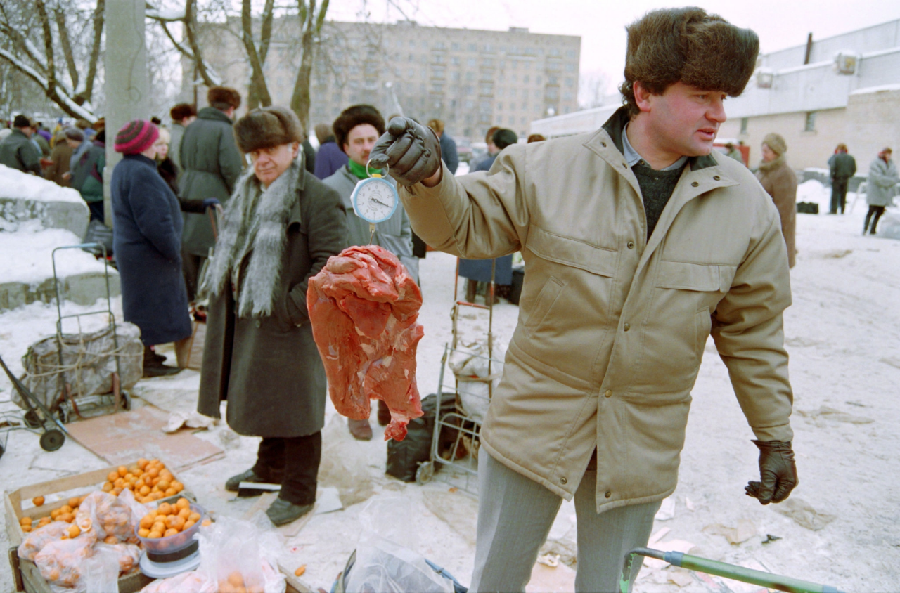 1103634 Фермер из Украины продает мясо на одной из московских улиц.png