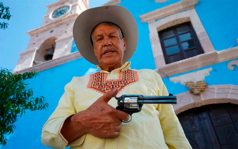 padre-pistolas.jpg