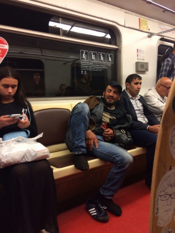 Unusual-People-In-The-Subway-13[1].jpg