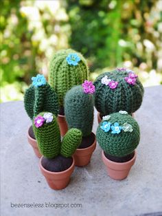 b015ea17bf30f734122e70876efa44a9--crochet-cactus-crochet-flo.jpg