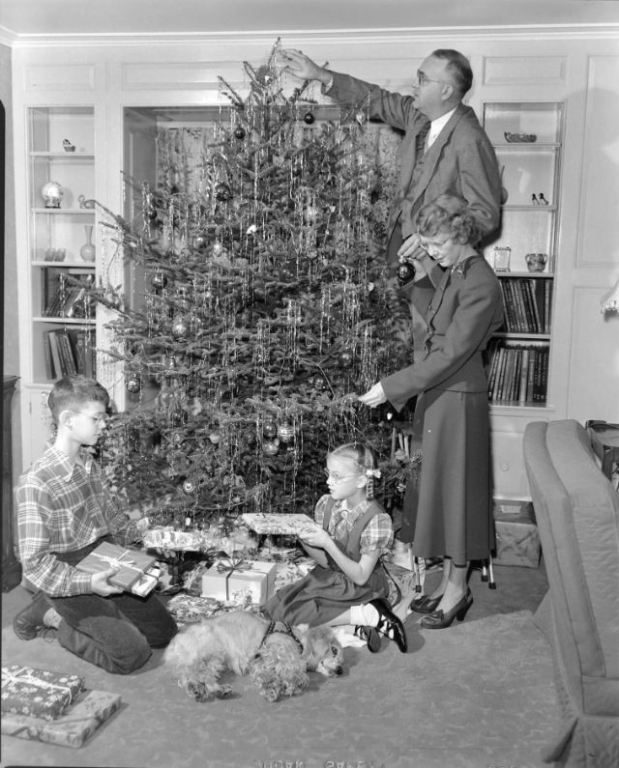 vintage-christmas-tree-decoration-11.jpeg