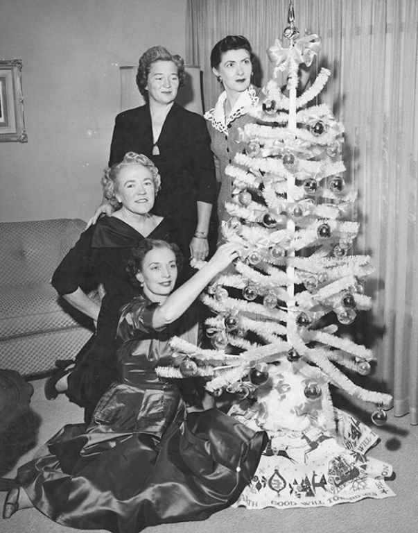 vintage-christmas-tree-decoration-12.jpeg