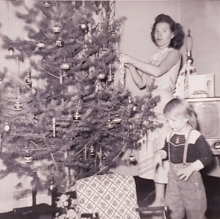 vintage-christmas-tree-decoration-25.jpeg