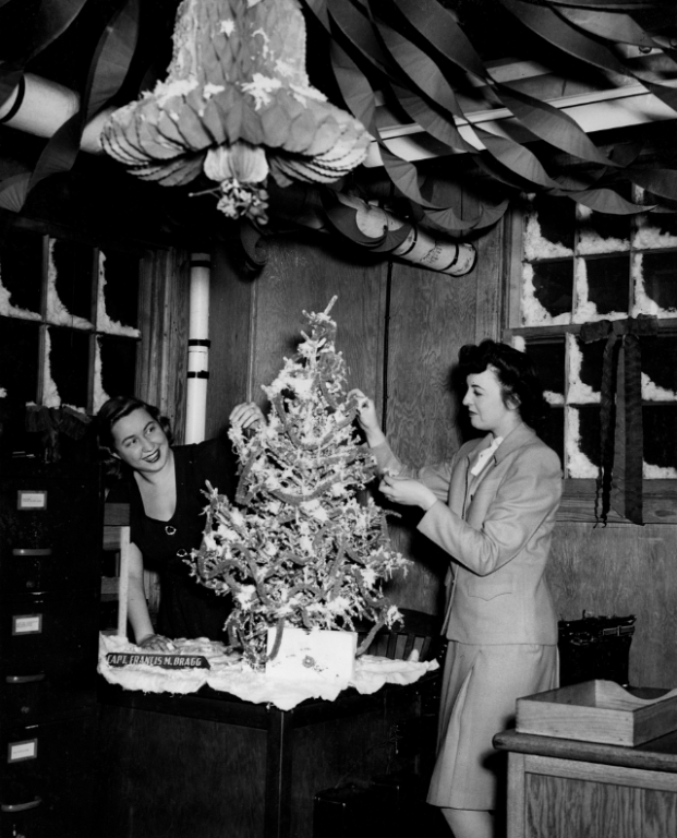 vintage-christmas-tree-decoration-28.png