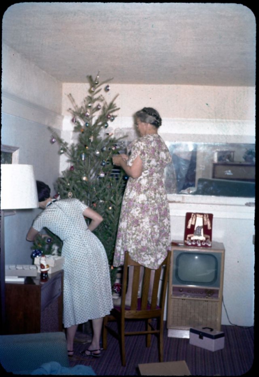 vintage-christmas-tree-decoration-5.jpeg