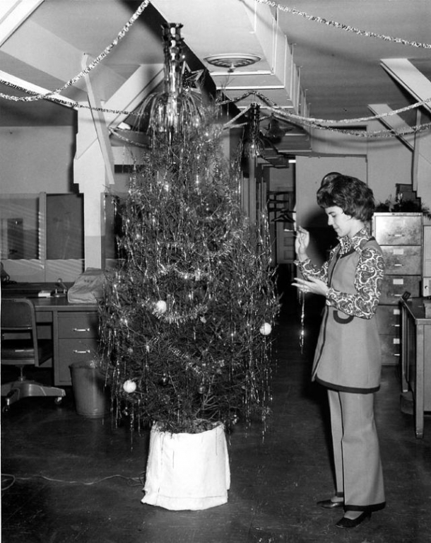 vintage-christmas-tree-decoration-7.jpeg