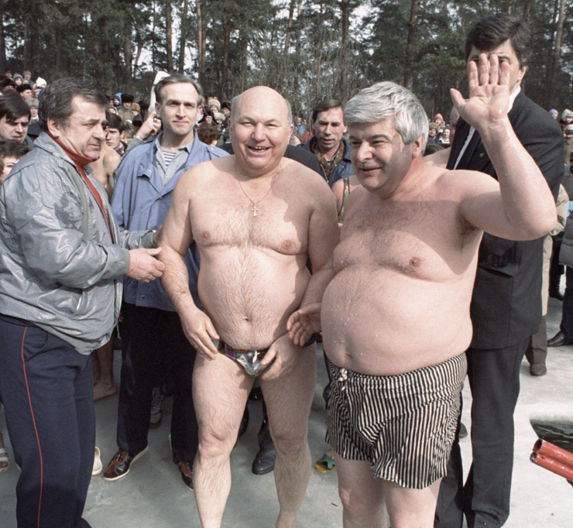 1992 6 июня После отставки Гавриила Попова его заместитель Юрий Лужков назначен на пост мэра Москвы.jpg