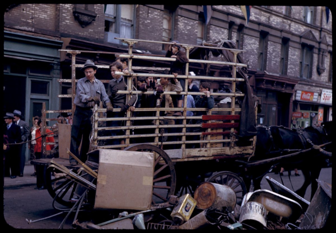 Collecting-the-salvage-on-lower-East-Side-1942-1200x831.jpeg