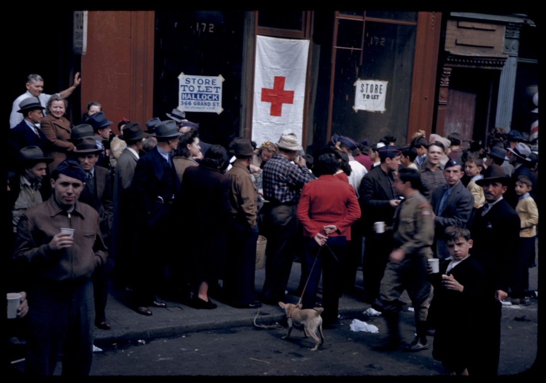 Crowd-gathers-during-Salvage-collection-in-lower-East-Side.-1942-1200x843.jpeg