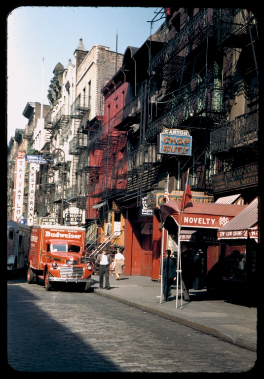 Street-in-New-Yorks-Chinatown-1942-1200x1725.jpeg