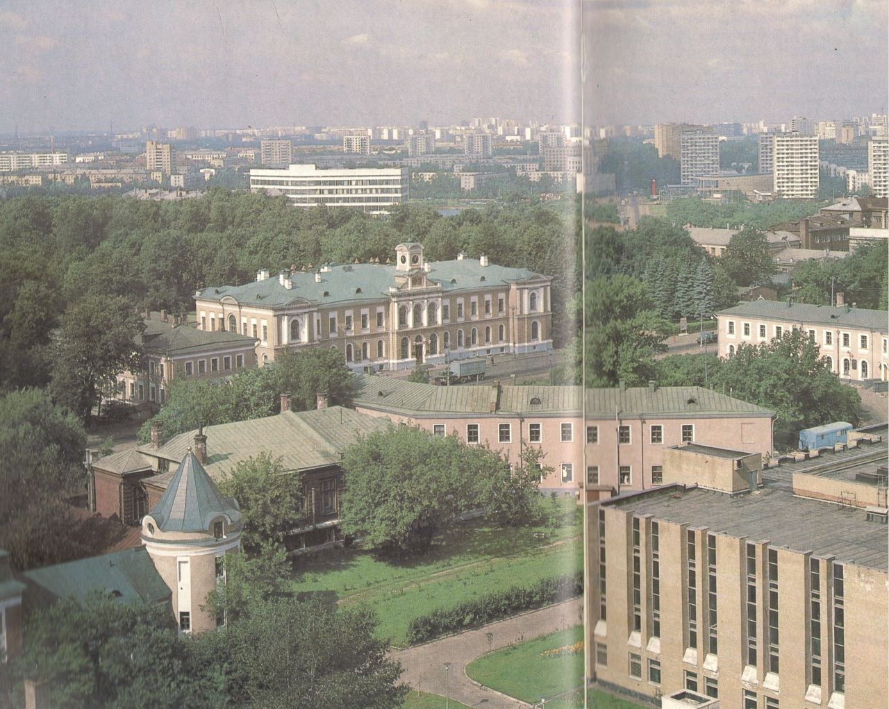 1729869 Вид с крыши общежития №7 на центральную часть Московской с-х академии имени К.А. Тимирязева.jpg