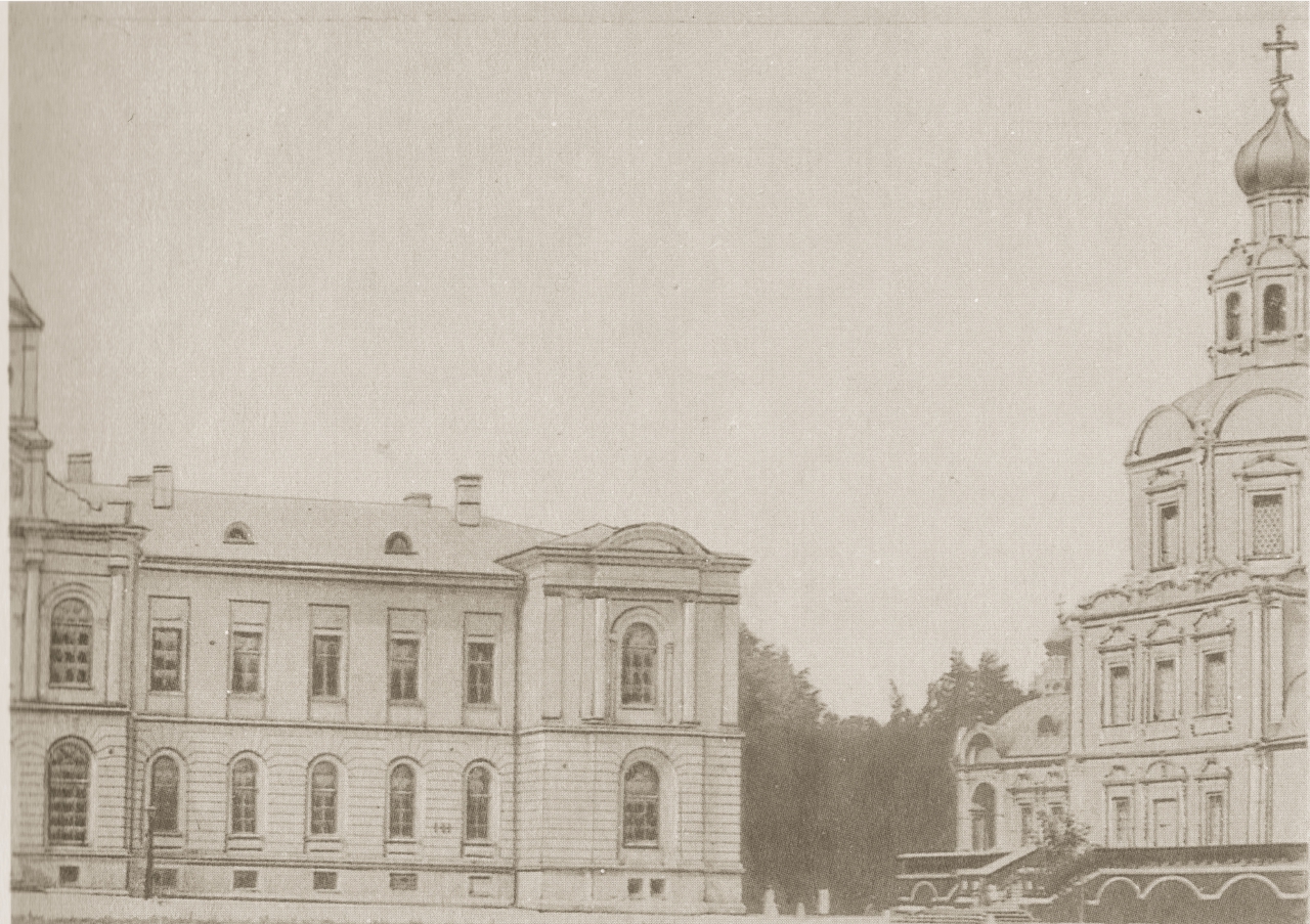 1730947 Вид на главный вход в Разумовский парк от Петровской площади.jpg