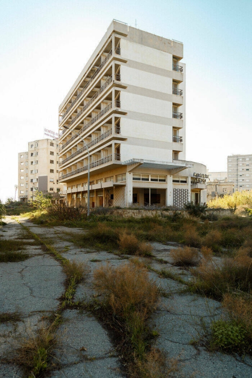 varosha_famagusta_cyprus_the_largest_ghost_town_in_the_world_640_high_08.jpg