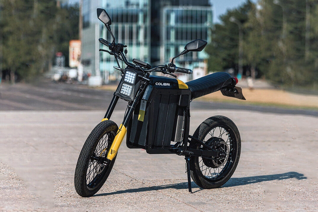 Подробнее о "Colibri M22 — складной электрический мотоцикл со скоростью 60 миль в час и запасом хода 120 миль"