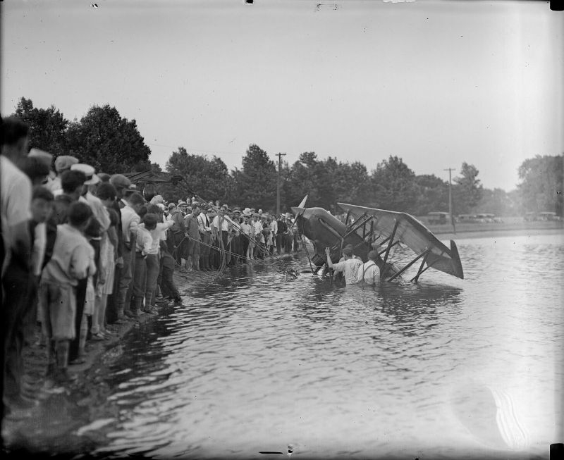 vintage-aviation-accidents-11.jpeg