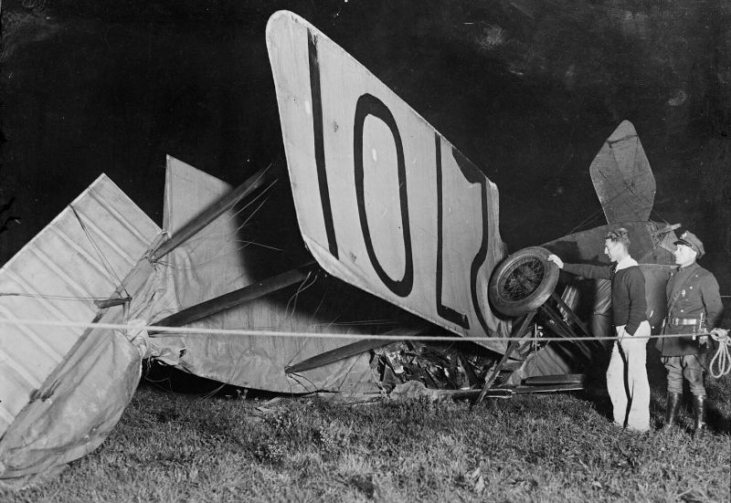vintage-aviation-accidents-13.jpeg