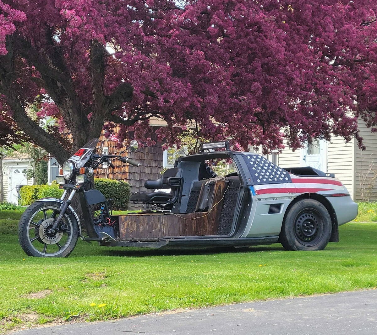 insane_rides_the_craziest_vehicles_on_the_road_10[1].jpg