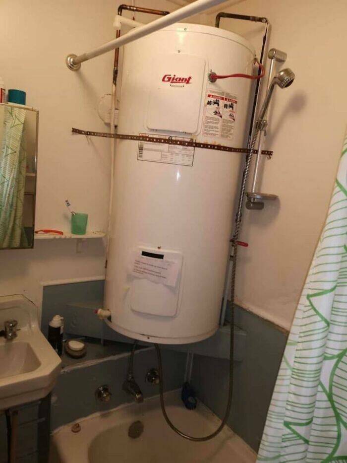 unfortunate_fails_that_make_you_cringe_and_laugh_at_the_same_time_640_high_08[1].jpg