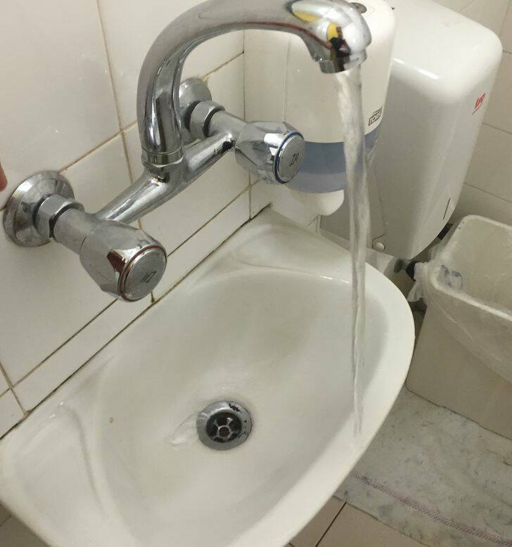 maddening_moments_situations_that_have_the_power_to_drive_anyone_crazy_640_high_01[1].jpg