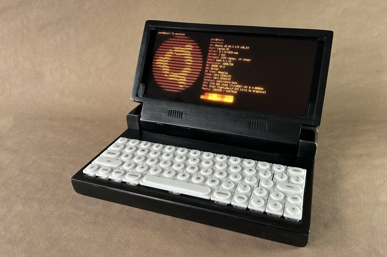 Подробнее о "Компьютер GRiD Compass 80-х возрождается в ретро-футуристическом ноутбуке, сделанном своими руками"