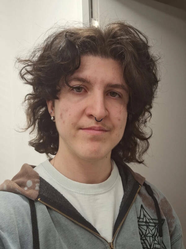 exploring_the_world_of_crazy_haircuts_640_high_18[1].jpg