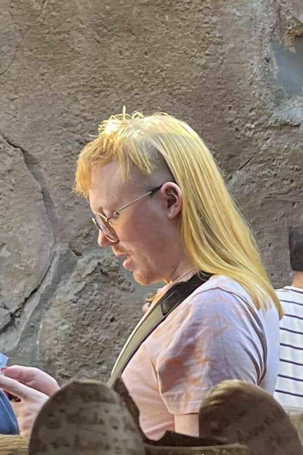 wild_haircuts_that_defy_all_logic_640_high_25[1].jpg