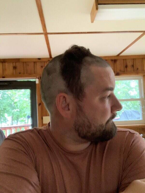 wild_haircuts_that_defy_all_logic_640_high_28[1].jpg