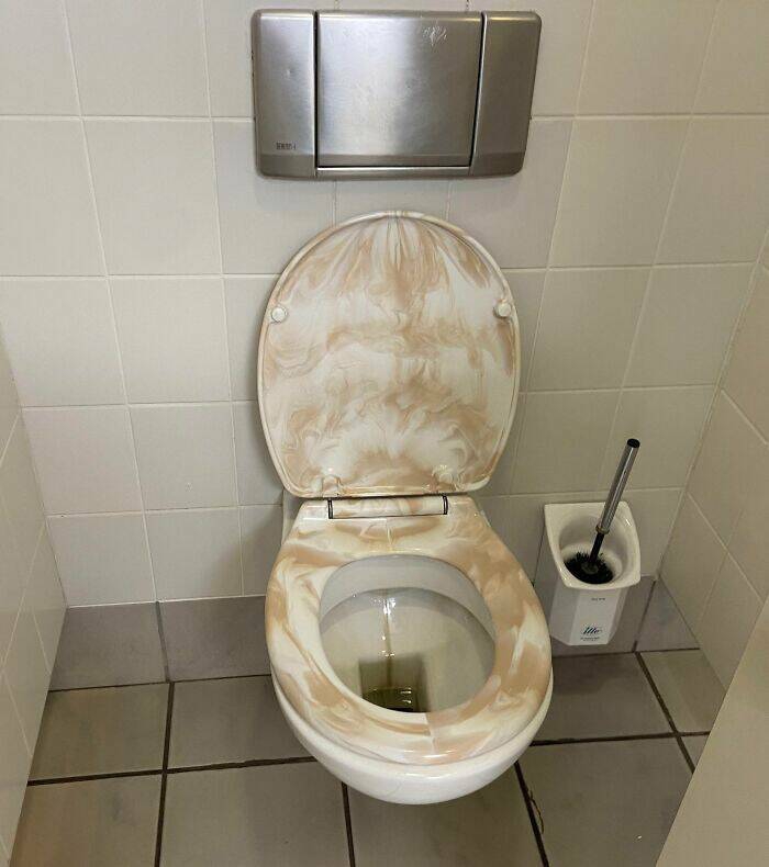 epic_bathroom_design_fails_thatll_leave_you_scratching_y-1[1].jpg