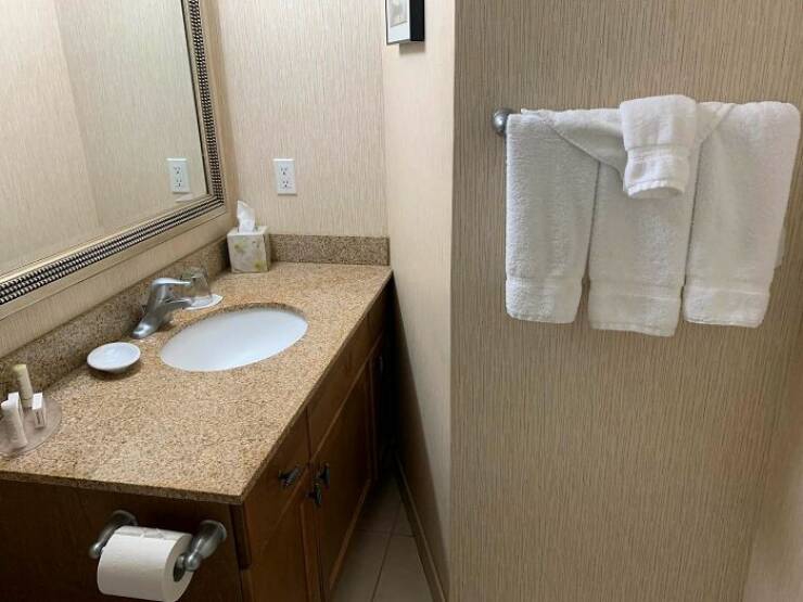 epic_bathroom_design_fails_thatll_leave_you_scratching_y-24[1].jpg