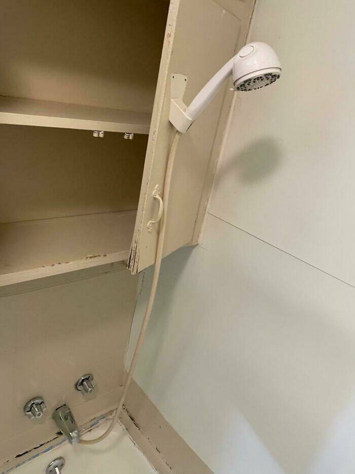epic_bathroom_design_fails_thatll_leave_you_scratching_y-28.jpg