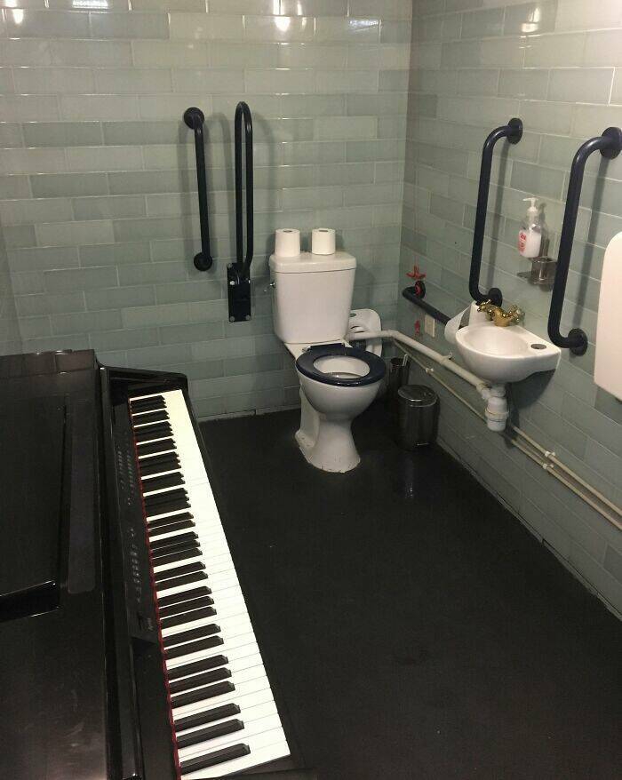 epic_bathroom_design_fails_thatll_leave_you_scratching_y-40.jpg