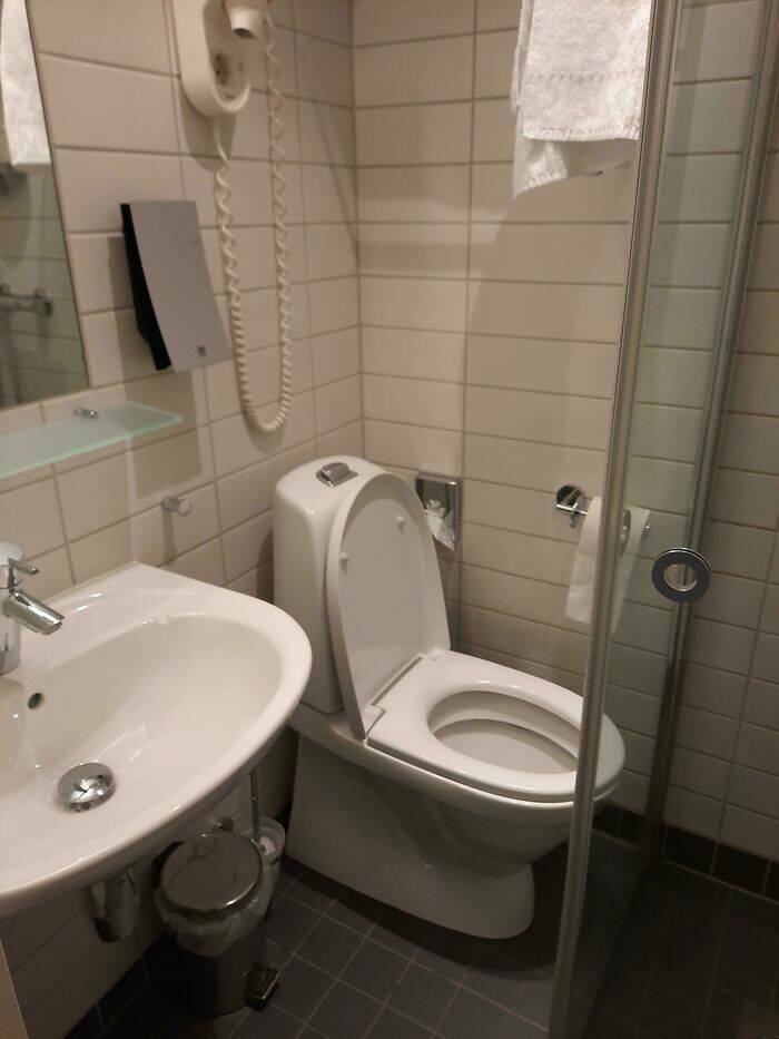 epic_bathroom_design_fails_thatll_leave_you_scratching_y-46.jpg