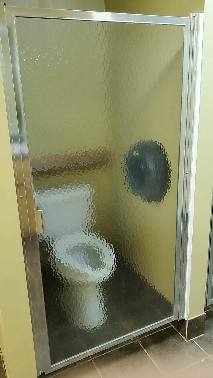 epic_bathroom_design_fails_thatll_leave_you_scratching_y-5[1].jpg