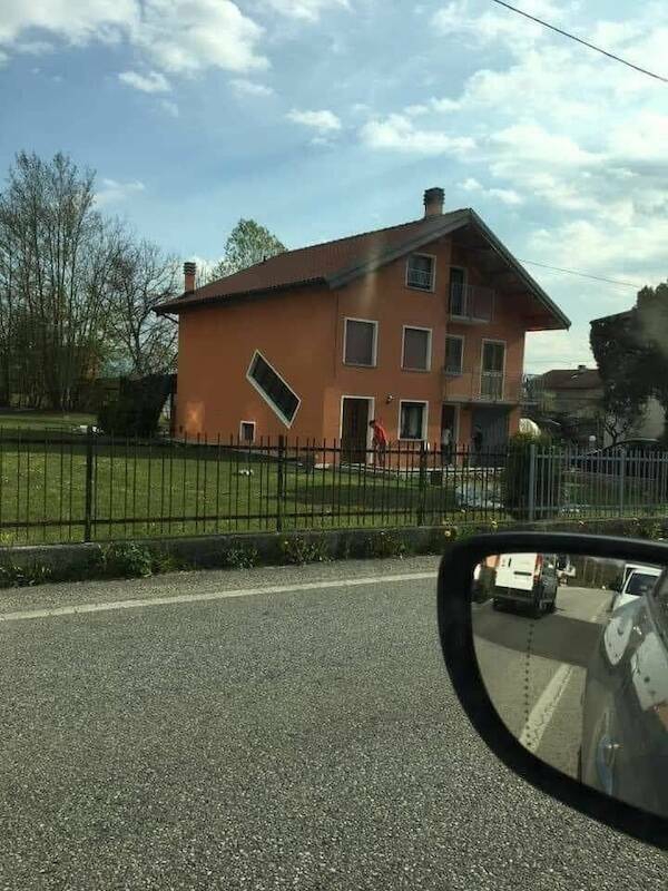 hilarious_construction_fails_that_defy_logic_640_high_08[1].jpg