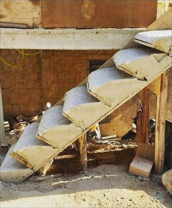 hilarious_construction_fails_that_defy_logic_640_high_16[1].jpg
