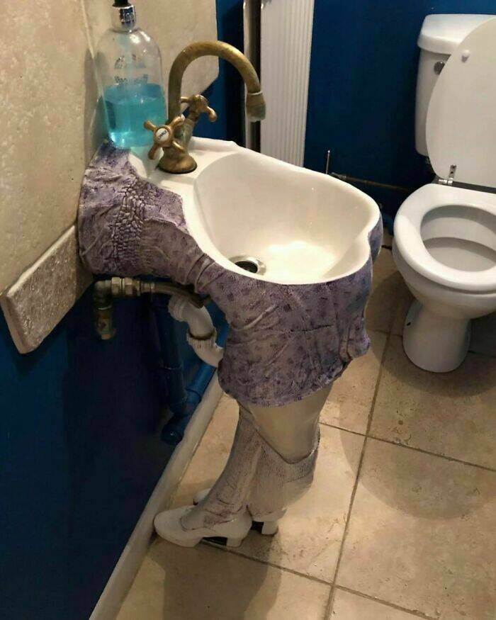 epic_design_fails_that_will_leave_you_cringing_640_high_03[1].jpg