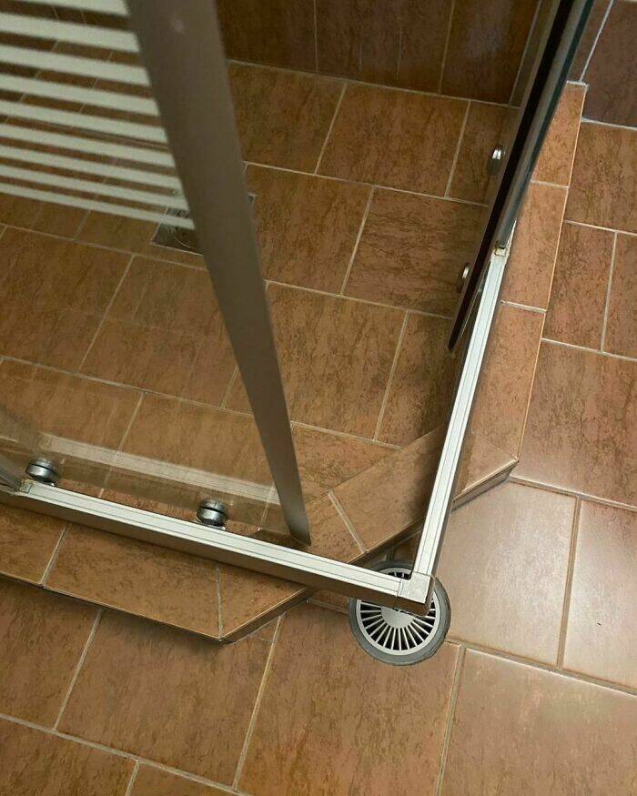 epic_design_fails_that_will_leave_you_cringing_640_high_09[1].jpg