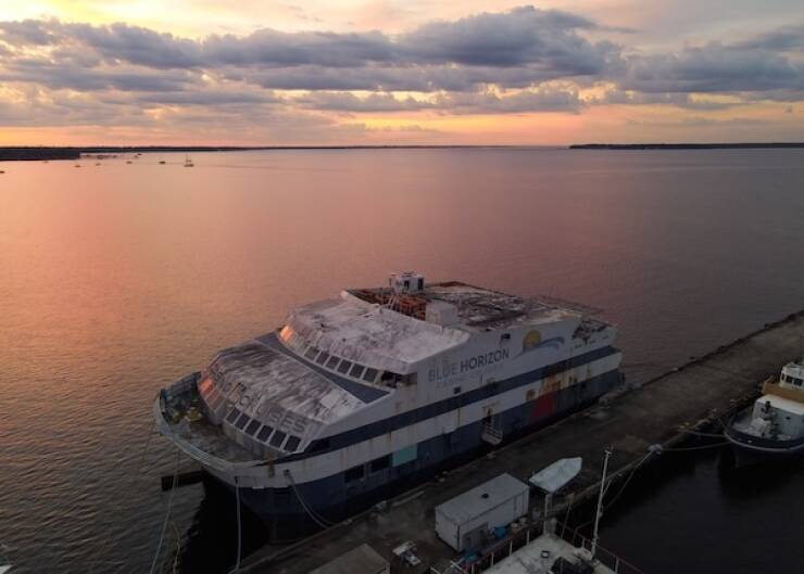 haunting_images_from_a_deserted_cruise_ship_640_25.jpg