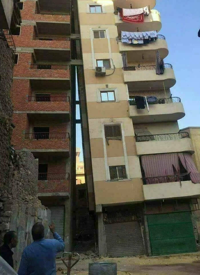 hilariously_bad_architecture_that_makes_no_sense_640_high_03[1].jpg