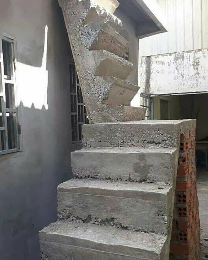 hilariously_bad_architecture_that_makes_no_sense_640_high_04[1].jpg