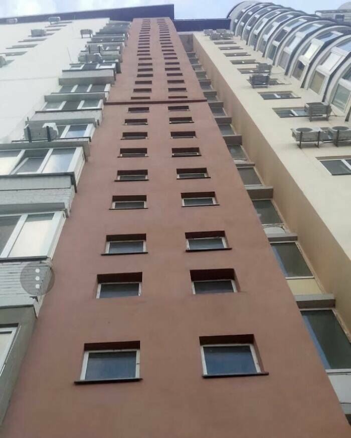 hilariously_bad_architecture_that_makes_no_sense_640_high_05[1].jpg