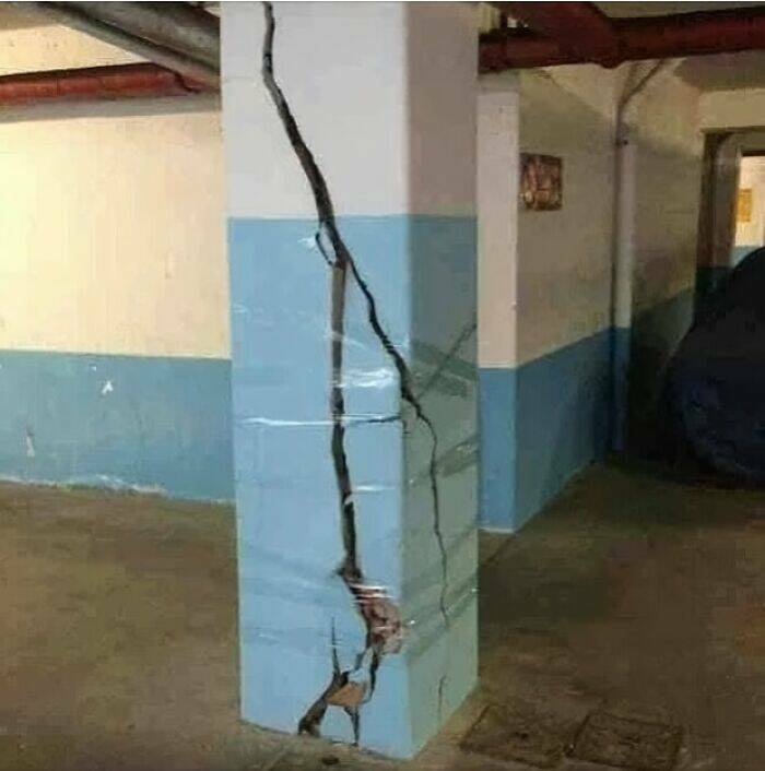 hilariously_bad_architecture_that_makes_no_sense_640_high_06[1].jpg