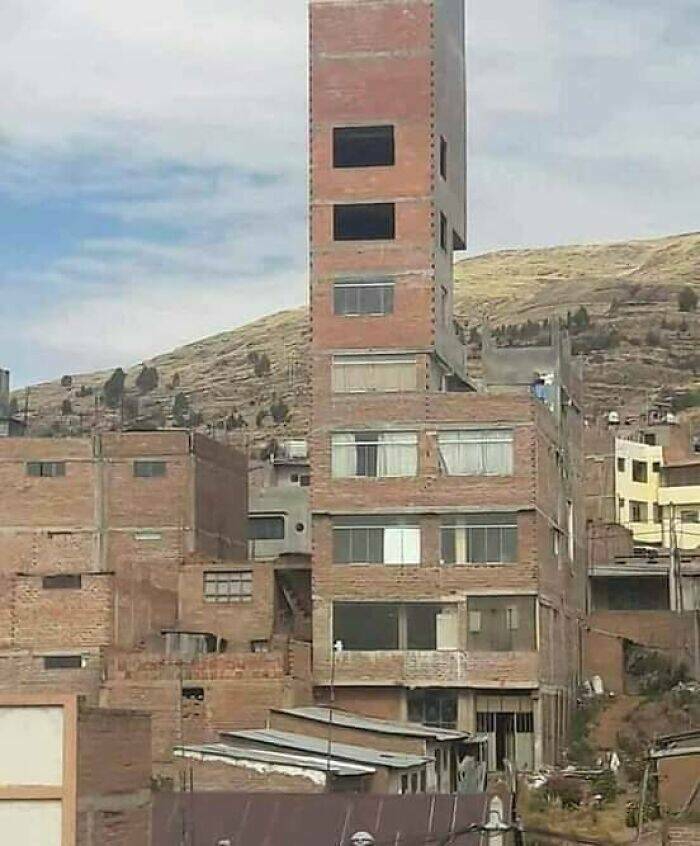 hilariously_bad_architecture_that_makes_no_sense_640_high_10[1].jpg