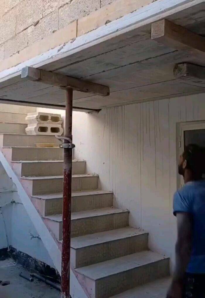 hilariously_bad_architecture_that_makes_no_sense_640_high_18[1].jpg
