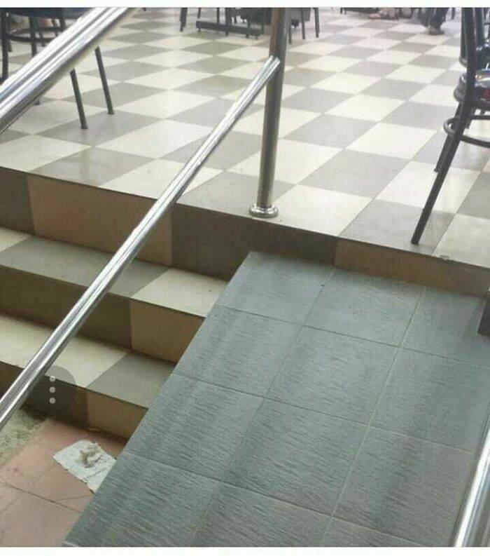 hilariously_bad_architecture_that_makes_no_sense_640_high_21[1].jpg