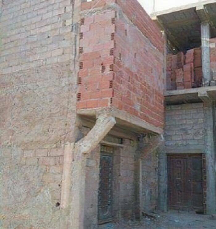 hilariously_bad_architecture_that_makes_no_sense_640_high_30[1].jpg