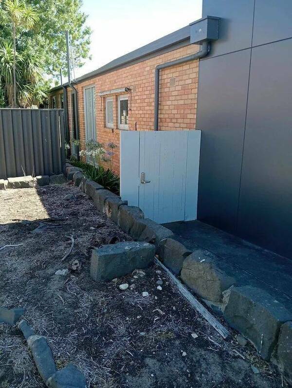 hilariously_bad_construction_fails_that_defy_logic_640_high_06[1].jpg