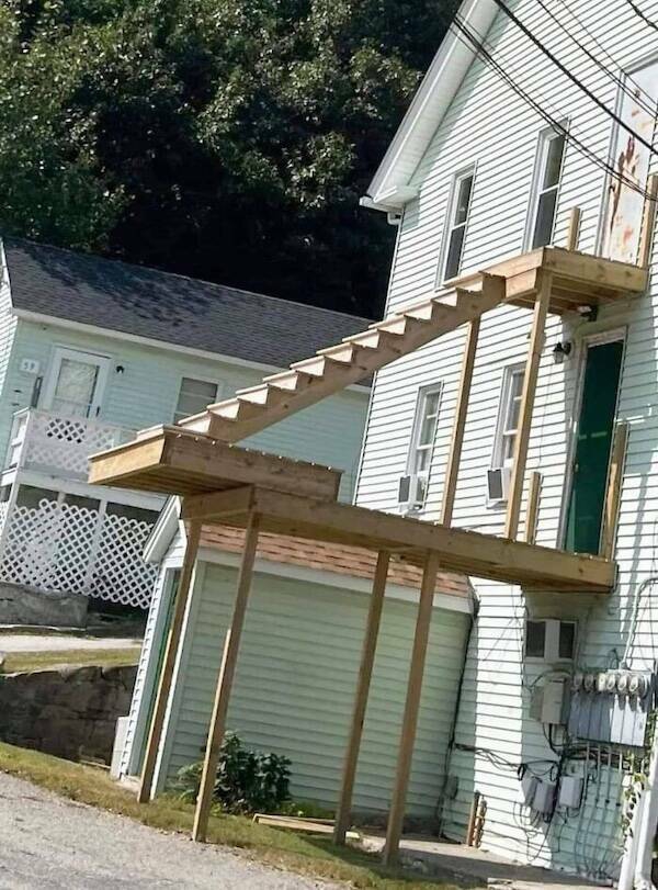 hilariously_bad_construction_fails_that_defy_logic_640_high_20[1].jpg
